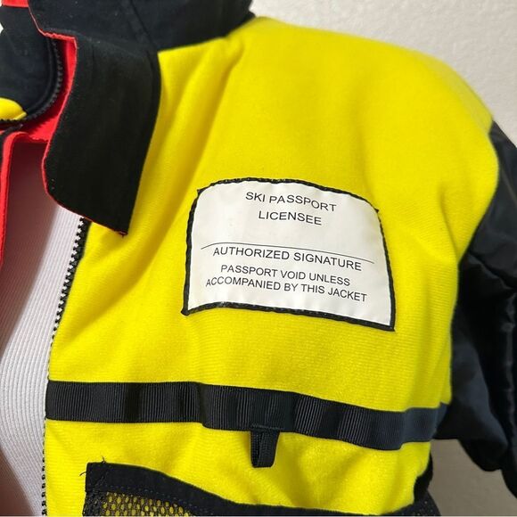 14 YEARS Descente, Red Hooded Ski Jacket EUC - Picture 7 of 9